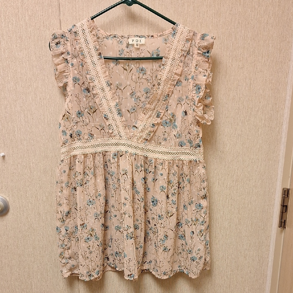 POL Floral Lace-Trim Flutter Sleeve Blouse in Blush and Blue